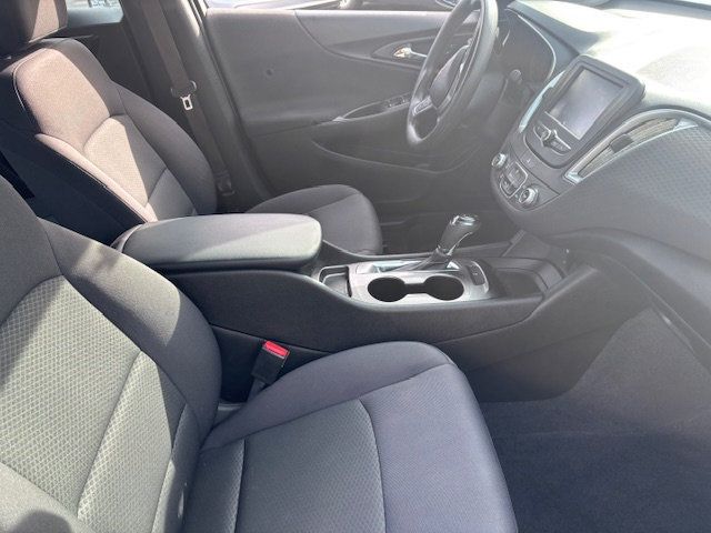 2017 Chevrolet Malibu  - 22935894 - 5