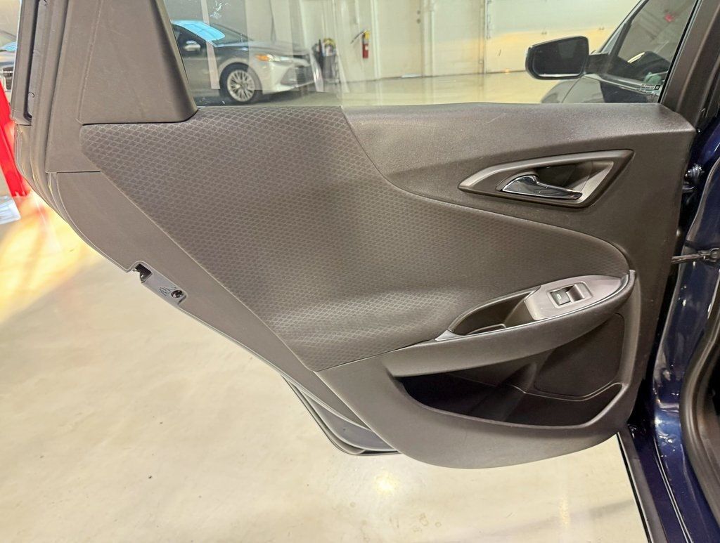 2017 Chevrolet Malibu 4dr Sedan Hybrid w/1HY - 22953233 - 30