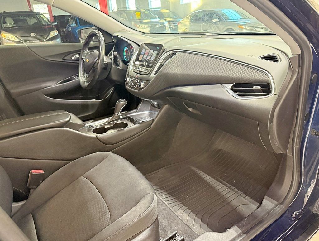2017 Chevrolet Malibu 4dr Sedan Hybrid w/1HY - 22953233 - 35