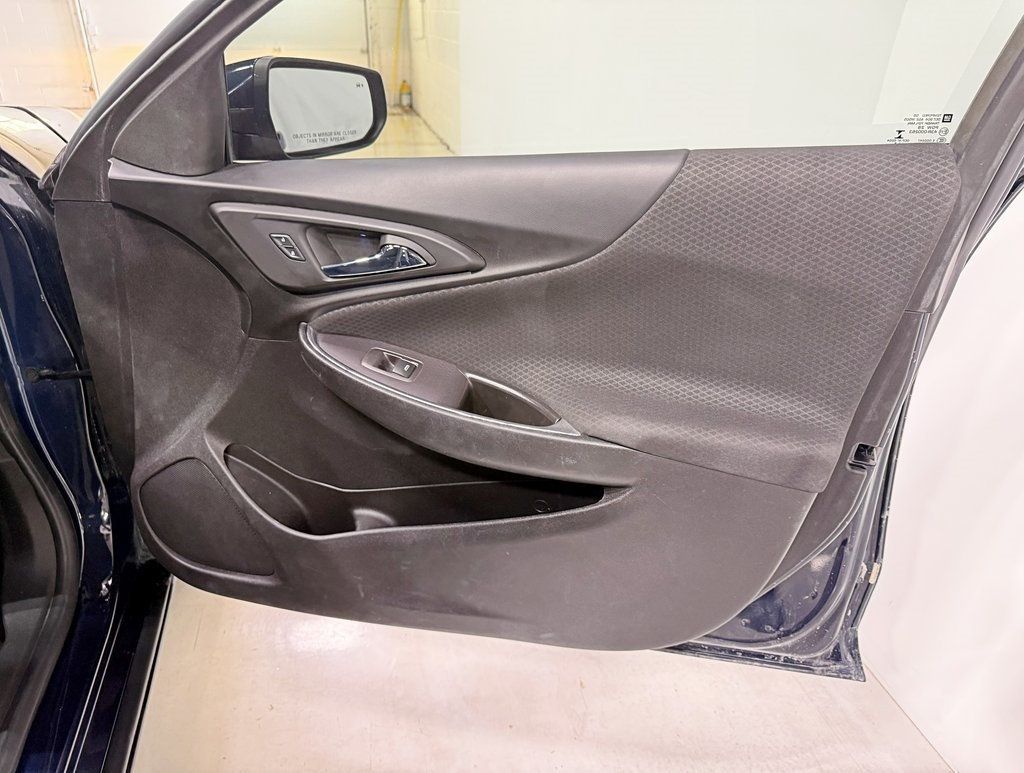 2017 Chevrolet Malibu 4dr Sedan Hybrid w/1HY - 22953233 - 37