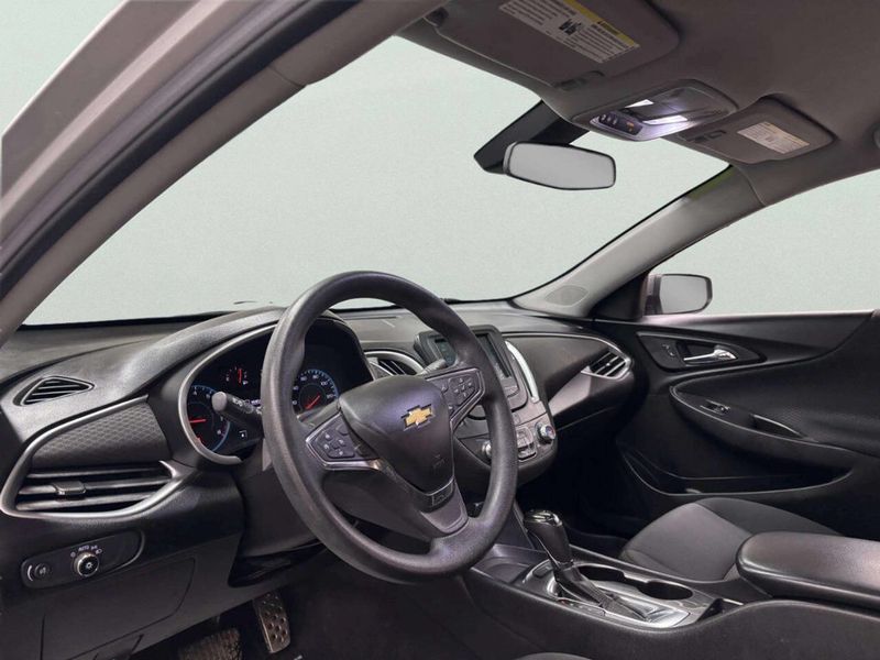 2017 Chevrolet Malibu 4dr Sedan LS w/1LS - 22979984 - 10