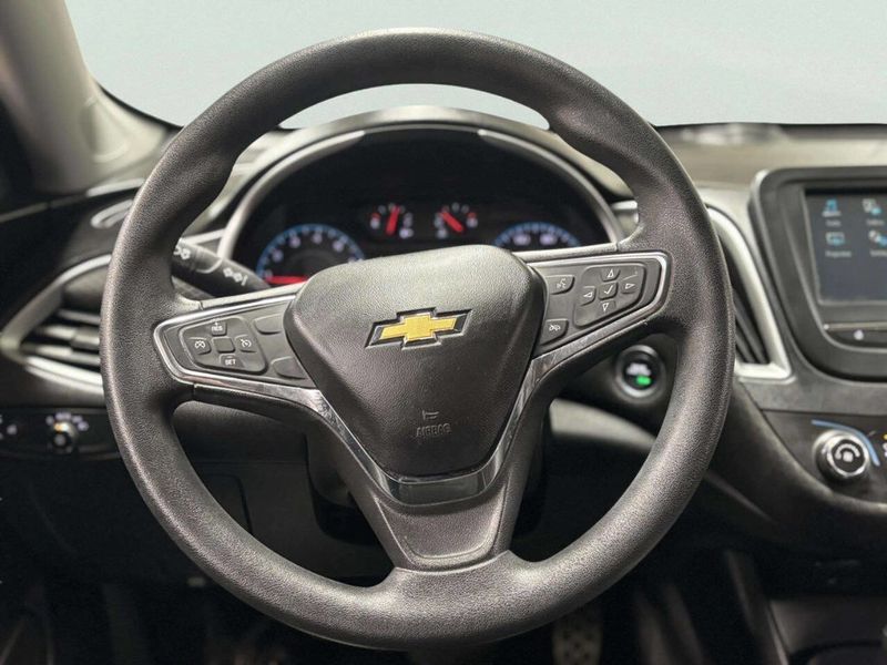 2017 Chevrolet Malibu 4dr Sedan LS w/1LS - 22979984 - 25