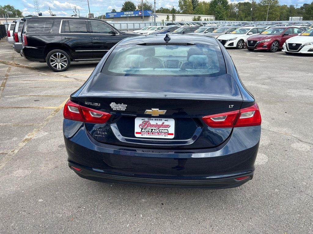 2017 Chevrolet Malibu 1LT photo 3