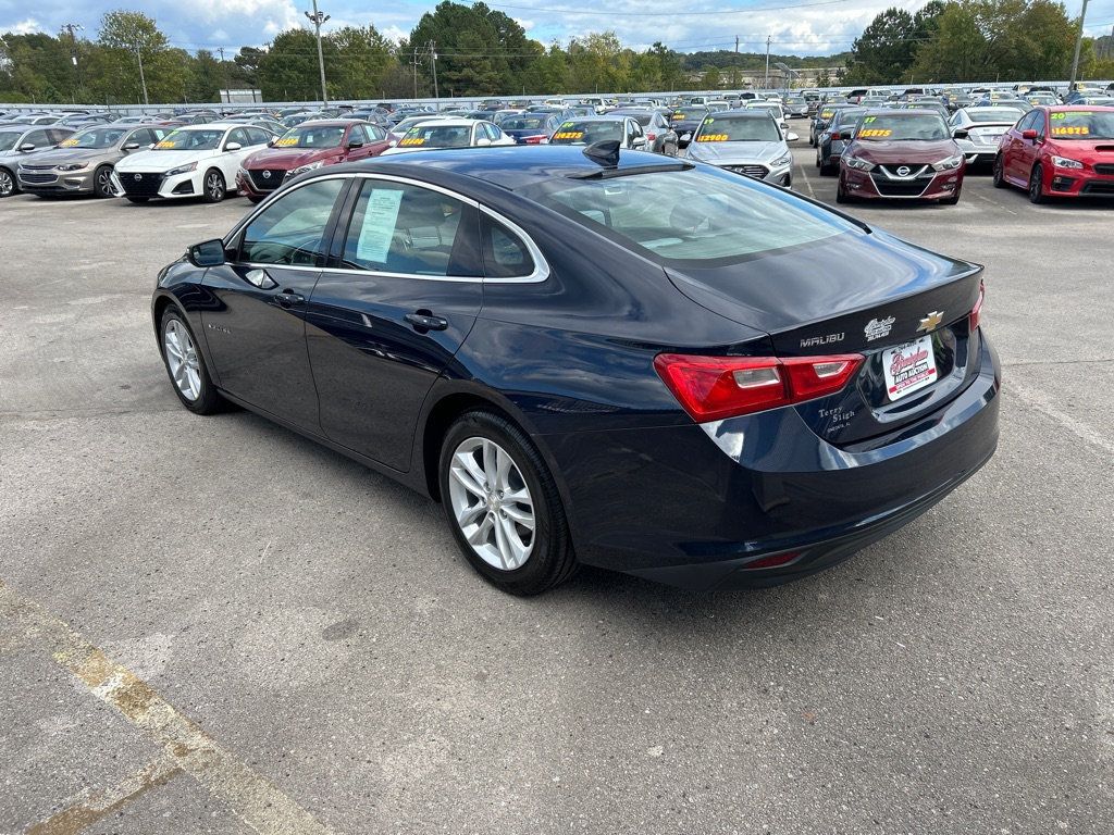 2017 Chevrolet Malibu 1LT photo 4