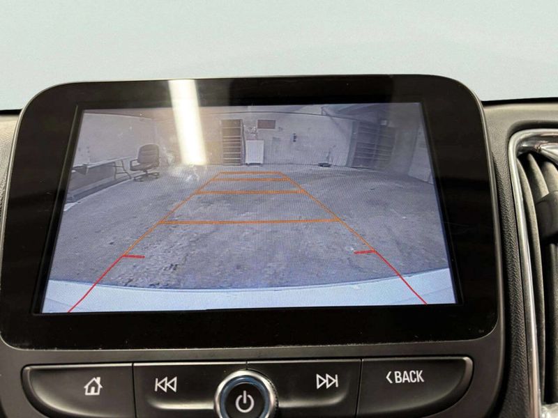 2017 Chevrolet Malibu 4dr Sedan LT w/1LT - 22960694 - 24