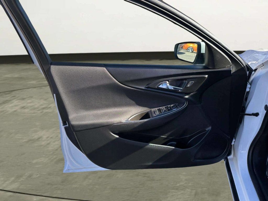 2017 Chevrolet Malibu 4dr Sedan LT w/1LT - 22989537 - 9