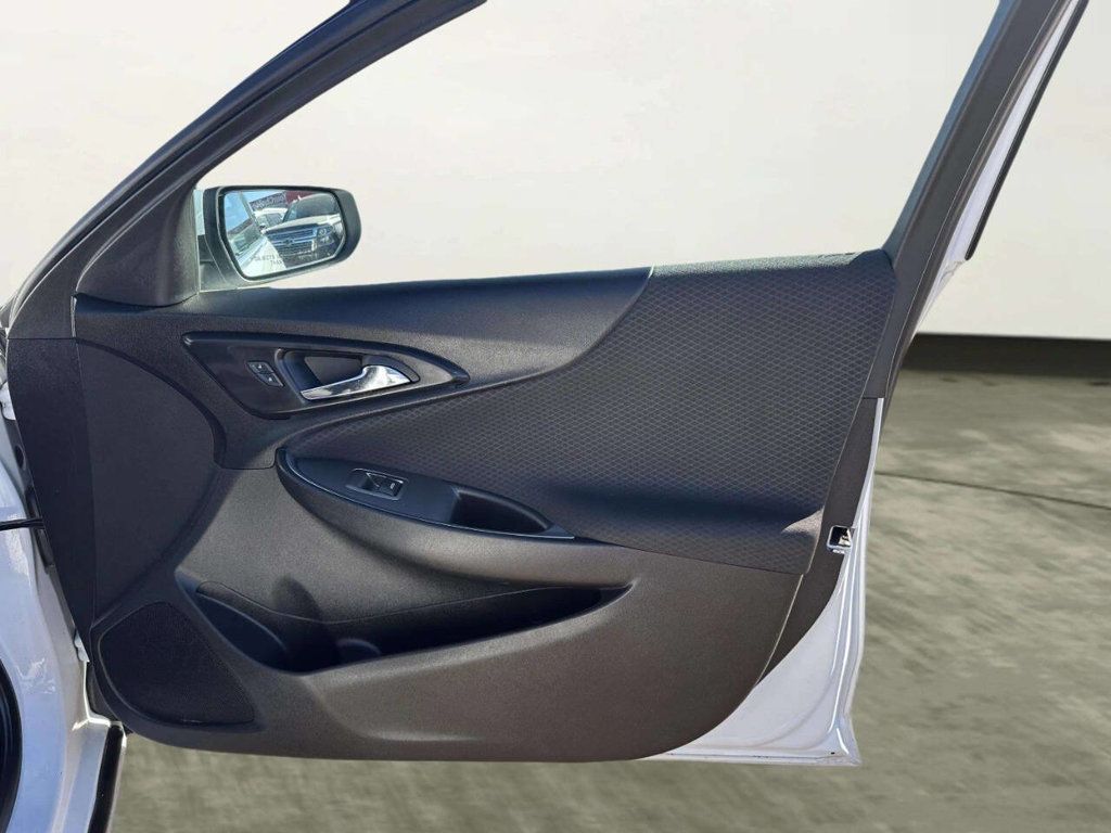 2017 Chevrolet Malibu 4dr Sedan LT w/1LT - 22989537 - 18