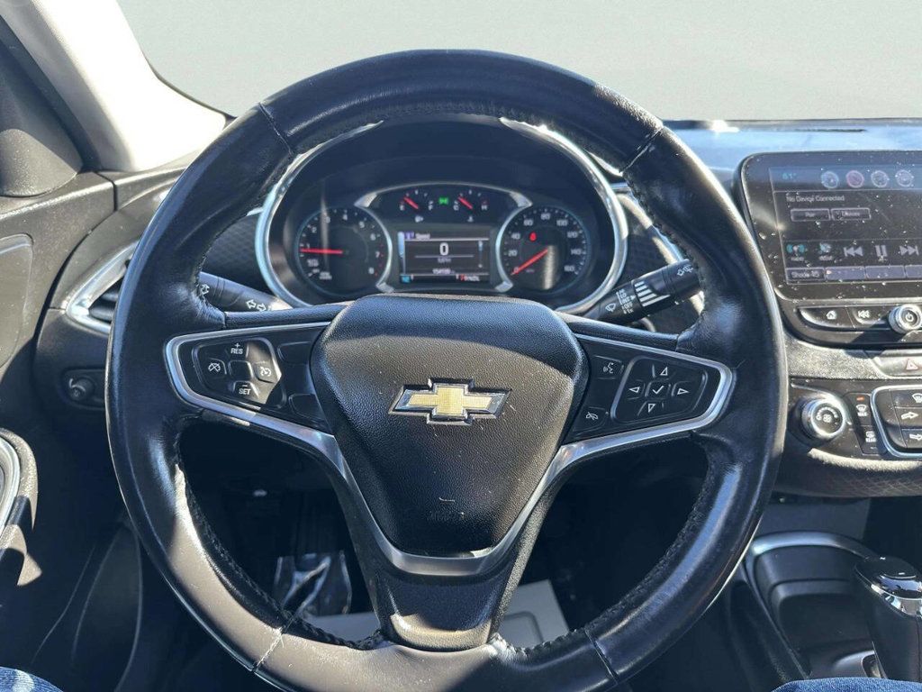 2017 Chevrolet Malibu 4dr Sedan LT w/1LT - 22989537 - 24