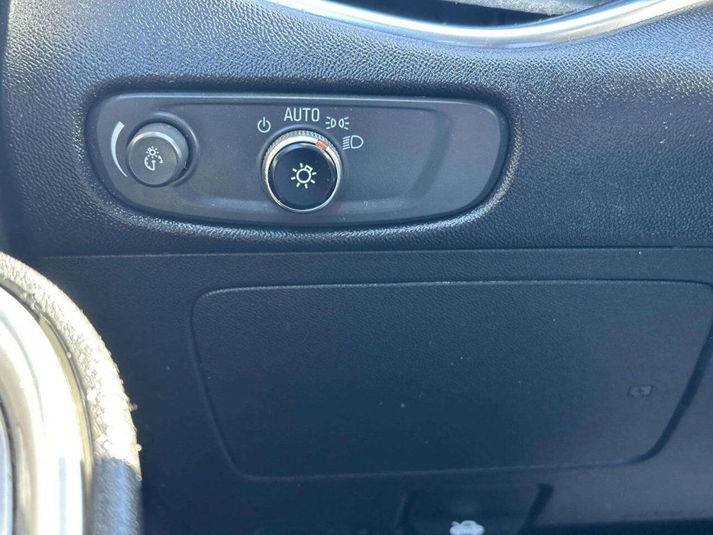 2017 Chevrolet Malibu 4dr Sedan LT w/1LT - 22989537 - 30