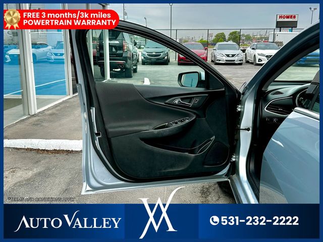 2017 Chevrolet Malibu LT Sedan 4D - 22938992 - 10