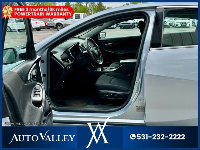 2017 Chevrolet Malibu LT Sedan 4D - 22938992 - 11