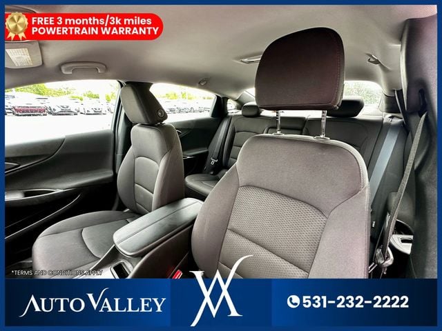 2017 Chevrolet Malibu LT Sedan 4D - 22938992 - 12