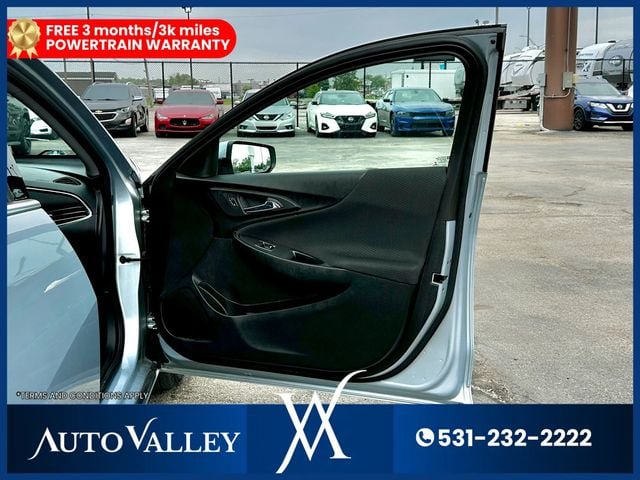 2017 Chevrolet Malibu LT Sedan 4D - 22938992 - 14