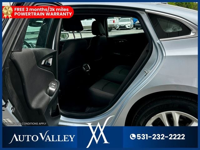 2017 Chevrolet Malibu LT Sedan 4D - 22938992 - 19