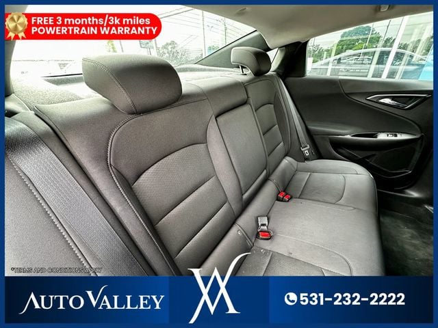 2017 Chevrolet Malibu LT Sedan 4D - 22938992 - 24