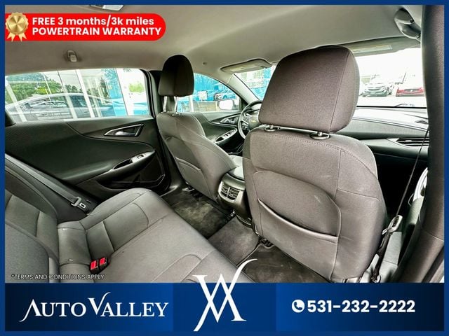 2017 Chevrolet Malibu LT Sedan 4D - 22938992 - 25