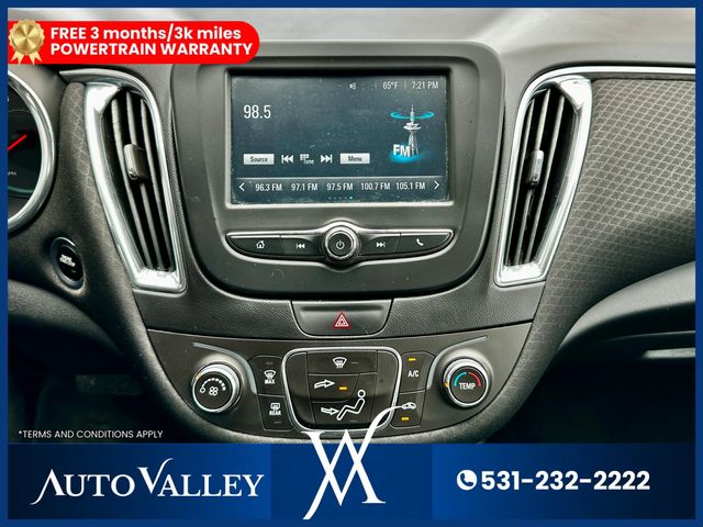 2017 Chevrolet Malibu LT Sedan 4D - 22938992 - 30