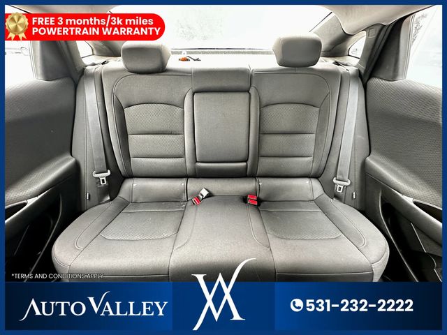 2017 Chevrolet Malibu LT Sedan 4D - 22938992 - 33