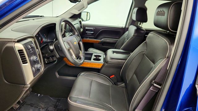 2017 Chevrolet Silverado 1500 4WD Crew Cab 143.5'' High Country with 6.2L EcoTec3V8 Engine - 22969003 - 23