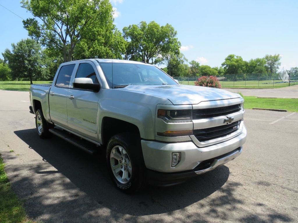 2017 Chevrolet Silverado 1500 4WD Crew Cab 143.5" LT w/1LT - 20933697 - 2