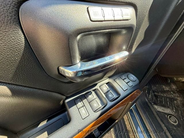 2017 Chevrolet Silverado 1500 4WD Crew Cab 153.0" High Country/High Desert Package - 22995759 - 16