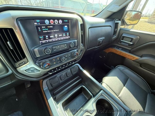 2017 Chevrolet Silverado 1500 4WD Crew Cab 153.0" High Country/High Desert Package - 22995759 - 19