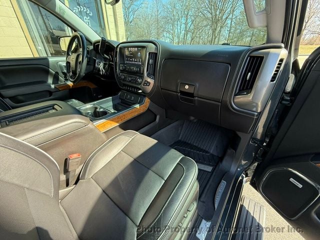 2017 Chevrolet Silverado 1500 4WD Crew Cab 153.0" High Country/High Desert Package - 22995759 - 28