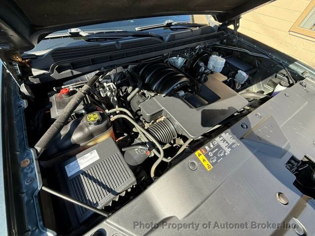 2017 Chevrolet Silverado 1500 4WD Crew Cab 153.0" High Country/High Desert Package - 22995759 - 32