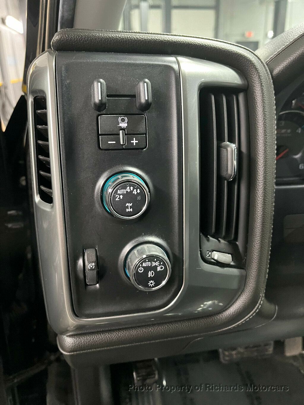 2017 Chevrolet Silverado 1500 4WD Double Cab 143.5" LTZ w/1LZ - 22399703 - 13