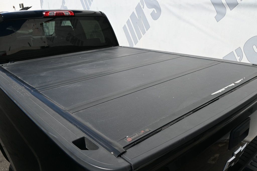 2017 Chevrolet Silverado 1500 LT photo 4