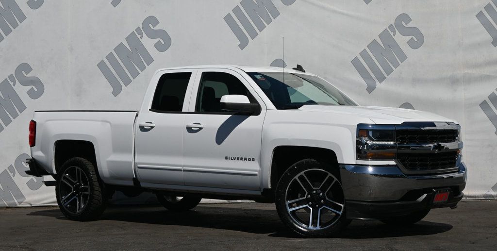 2017 Chevrolet Silverado 1500 LT photo 2