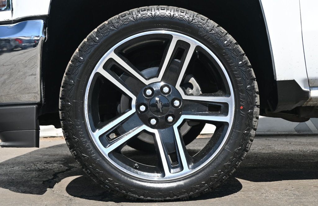 2017 Chevrolet Silverado 1500 LT photo 4