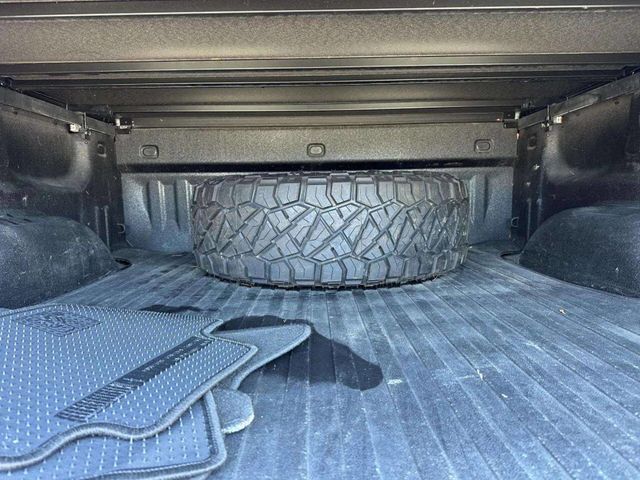 2017 Chevrolet Silverado 1500 High Country 4x4 4dr Crew Cab 5.8 ft. SB - 23010044 - 16