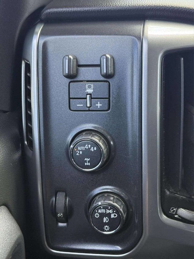 2017 Chevrolet Silverado 1500 LT 4x4 4dr Crew Cab 5.8 ft. SB - 22929895 - 23