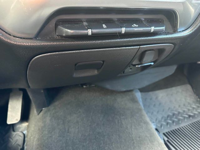 2017 Chevrolet Silverado 1500 LT 4x4 4dr Crew Cab 5.8 ft. SB - 22941944 - 40