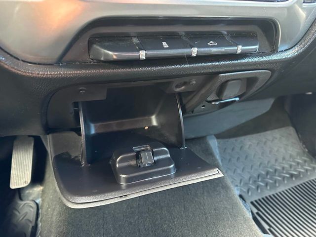 2017 Chevrolet Silverado 1500 LT 4x4 4dr Crew Cab 5.8 ft. SB - 22941944 - 41