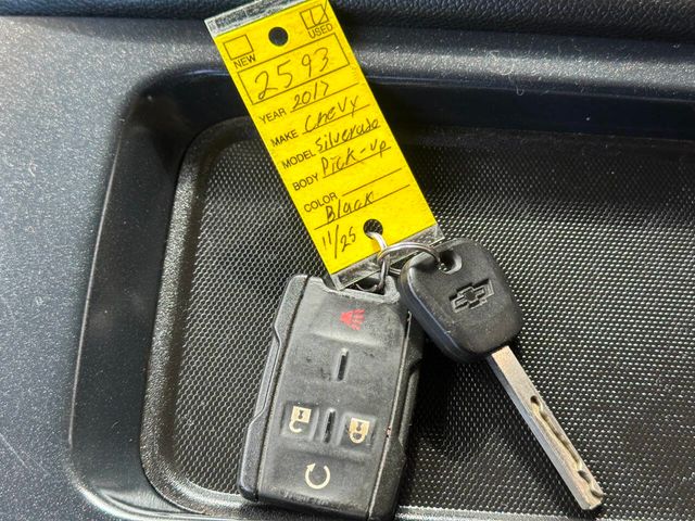 2017 Chevrolet Silverado 1500 LT 4x4 4dr Crew Cab 5.8 ft. SB - 22941944 - 47