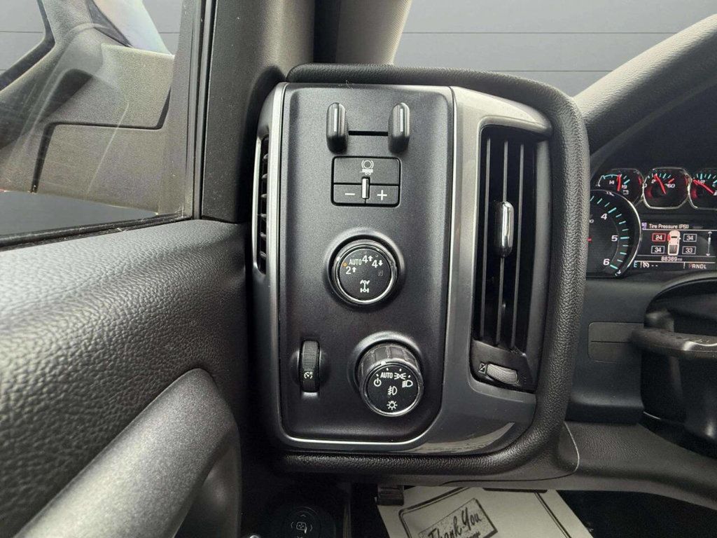 2017 Chevrolet Silverado 1500 LT 4x4 4dr Crew Cab 6.5 ft. SB - 22930520 - 26