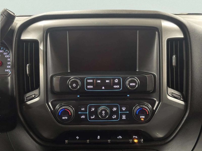 2017 Chevrolet Silverado 1500 LT 4x4 4dr Crew Cab 6.5 ft. SB - 23049980 - 22