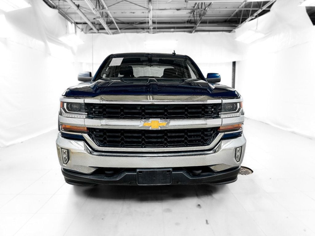 2017 Chevrolet Silverado 1500 LT photo 2