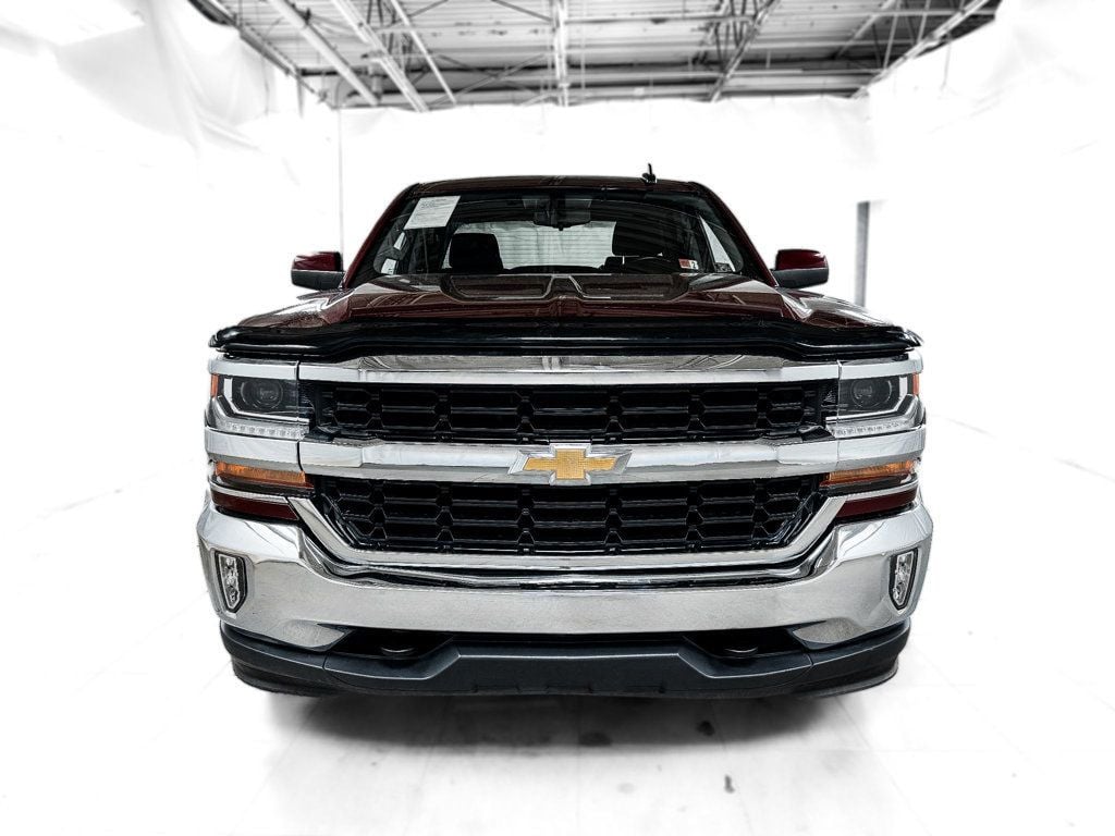 2017 Chevrolet Silverado 1500 LT photo 2