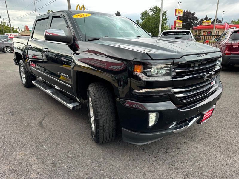 2017 Chevrolet Silverado 1500 LTZ Z71 4x4 4dr Crew Cab 5.8 ft. SB - 22887055 - 10