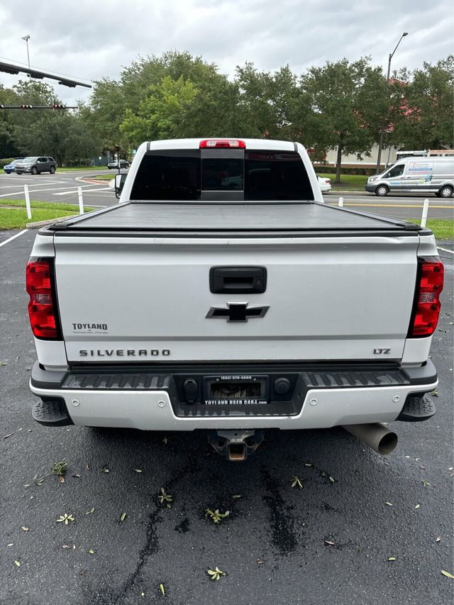 2017 Chevrolet Silverado 2500HD 4WD Crew Cab 153.7" LTZ - 22530532 - 4