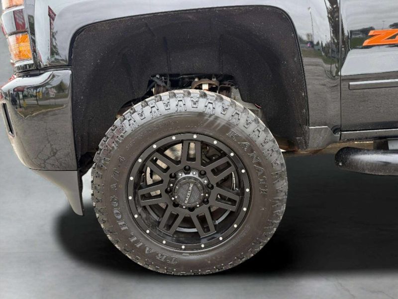 2017 Chevrolet Silverado 2500HD LT 4x4 4dr Crew Cab LB - 22932541 - 8