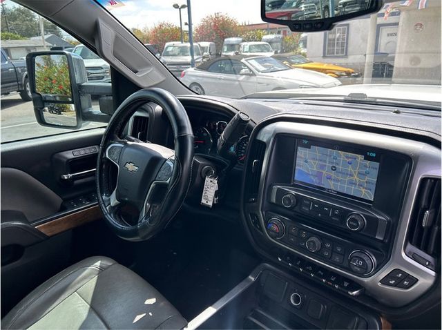 2017 Chevrolet Silverado 3500 HD Crew Cab LTZ DUALLY 4X4 DIESEL BACK UP CAM NAV CLEAN - 23082825 - 33