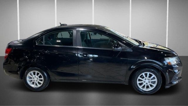 2017 Chevrolet Sonic 4dr Sedan Automatic LT - 23070383 - 5
