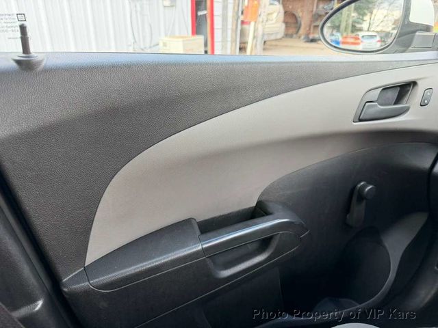 2017 Chevrolet Sonic 4dr Sedan Automatic LT - 22950373 - 9