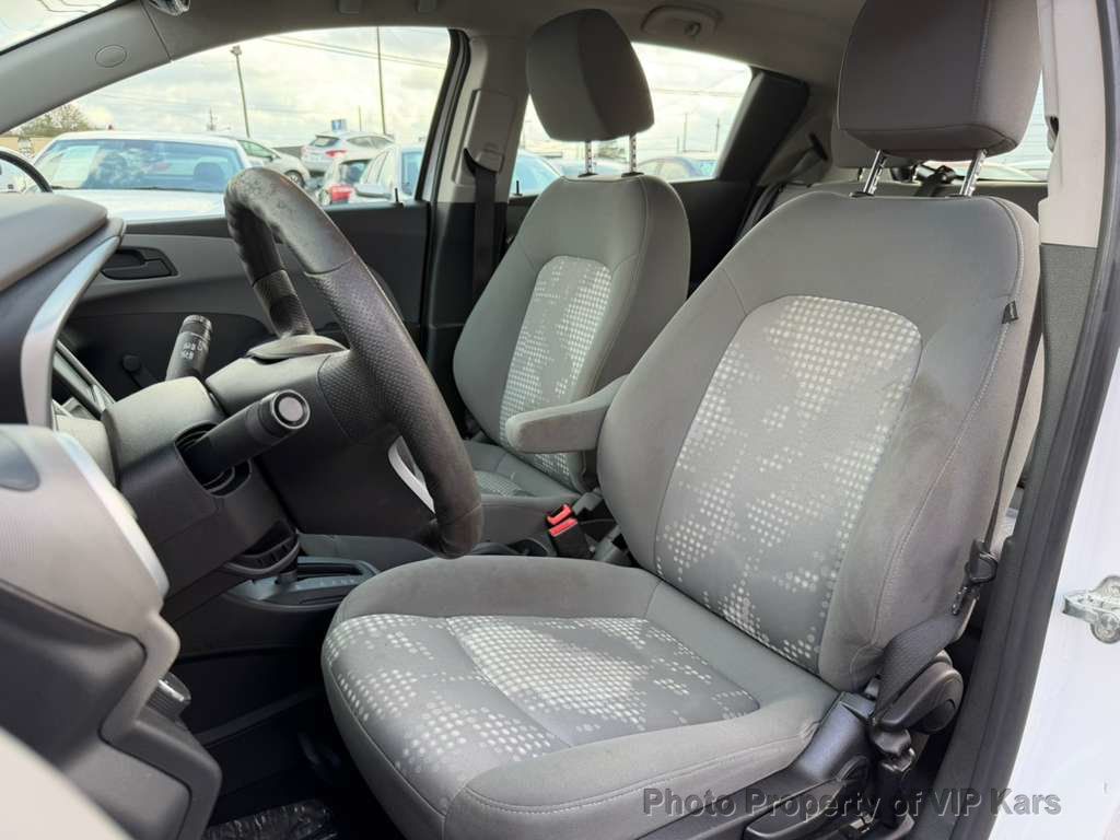 2017 Chevrolet Sonic 4dr Sedan Automatic LT - 22950373 - 16