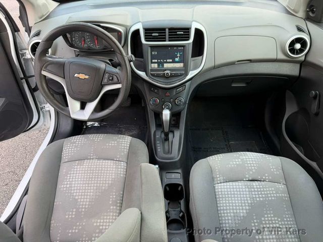 2017 Chevrolet Sonic 4dr Sedan Automatic LT - 22950373 - 17