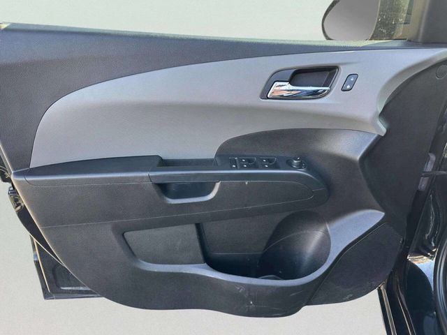 2017 Chevrolet Sonic 4dr Sedan Automatic LT - 22963905 - 10